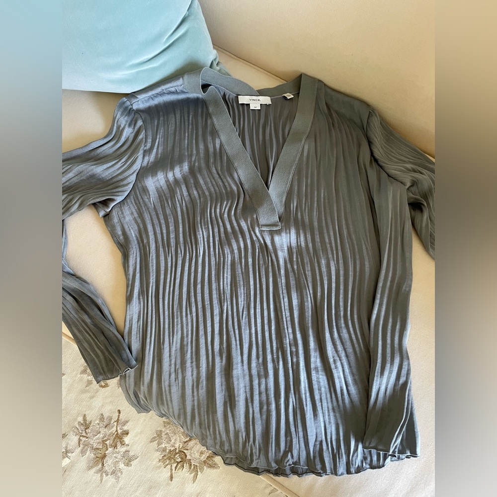 New without Tags Vince Crushed Pleat V-neck Top. Light Slate. Size S.